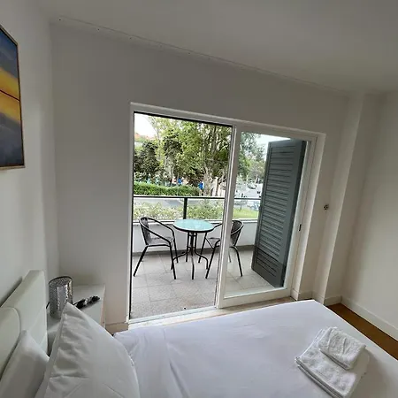 Guest house Oieras 2 - Large Double With En-suite Bathroom And Balcony