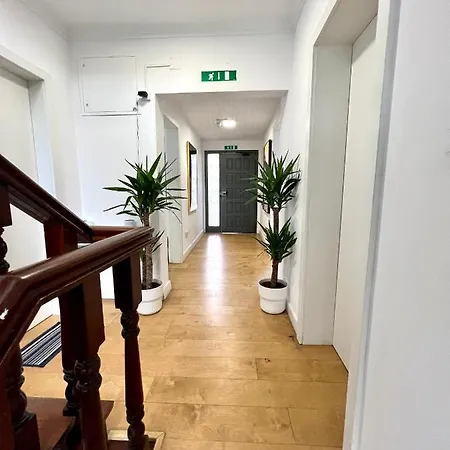 Guest house Oieras 2 - Large Double With En-suite Bathroom And Balcony *